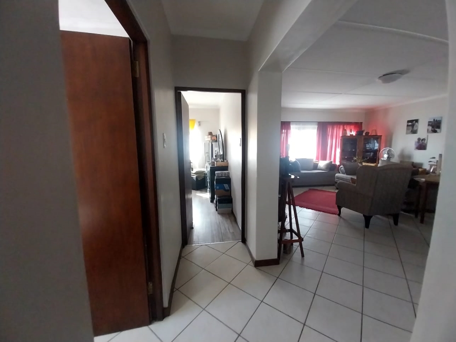 5 Bedroom Property for Sale in Rouxpark Western Cape
